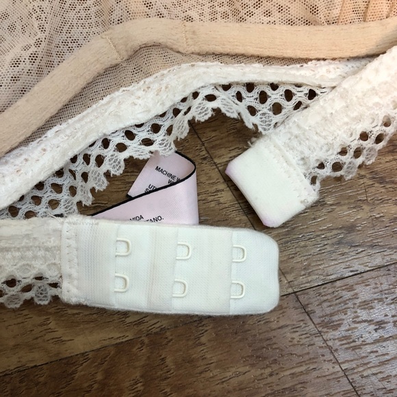 \Victoria’s Secret\• NWT Halter Bralette - Picture 7 of 9